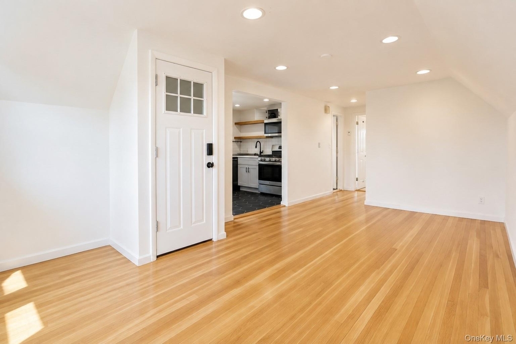 545 E Park Avenue - Photo 3