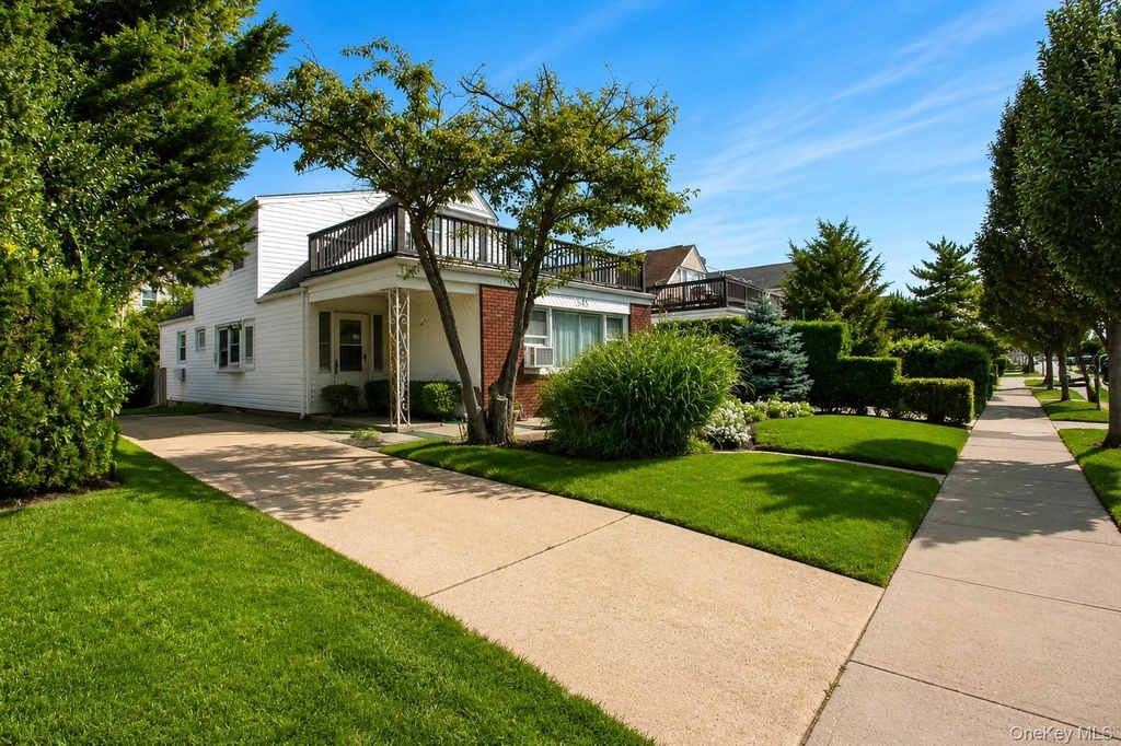 545 E Park Avenue - Photo 1