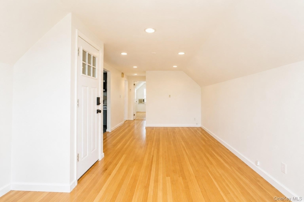 545 E Park Avenue - Photo 2