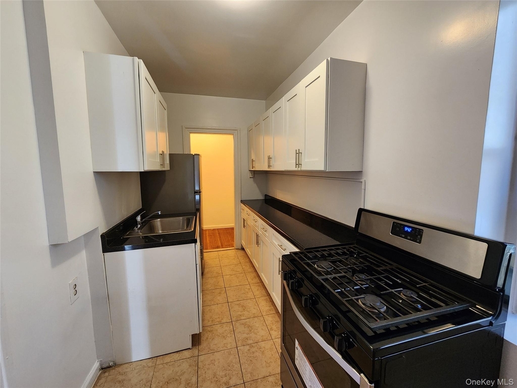 77-20 Austin Street - Photo 4