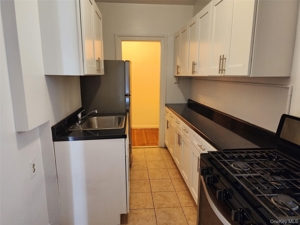 77-20 Austin Street - Photo 3