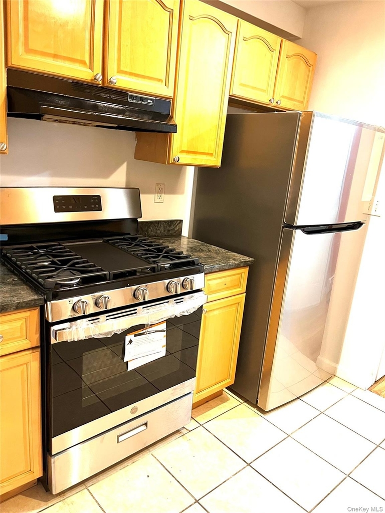 82-81 88th Pl - Photo 4