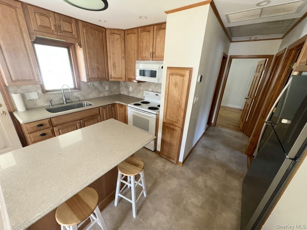 648 Dogwood Avenue - Photo 5