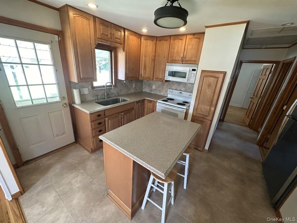 648 Dogwood Avenue - Photo 6