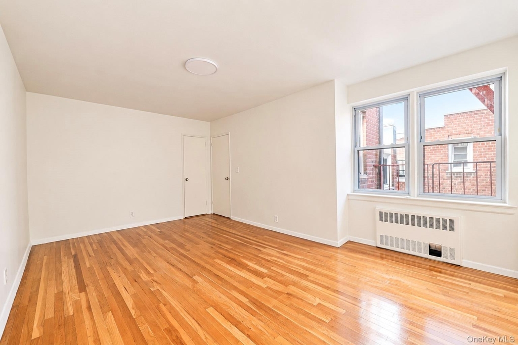 585 Mclean Avenue - Photo 9
