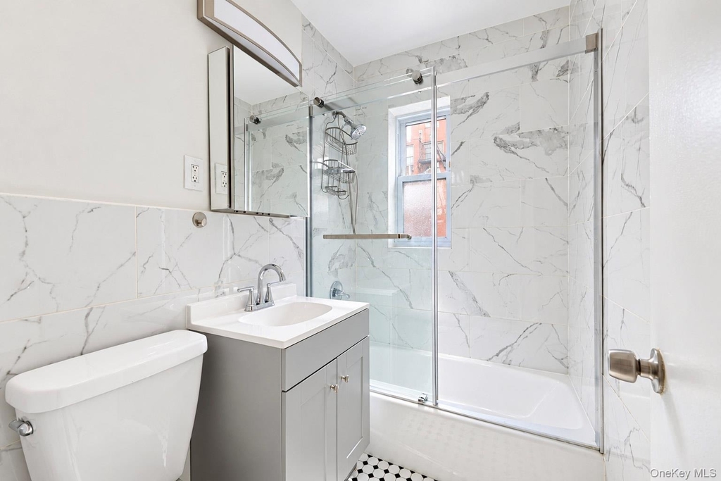 585 Mclean Avenue - Photo 6