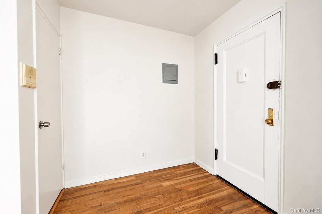 585 Mclean Avenue - Photo 10