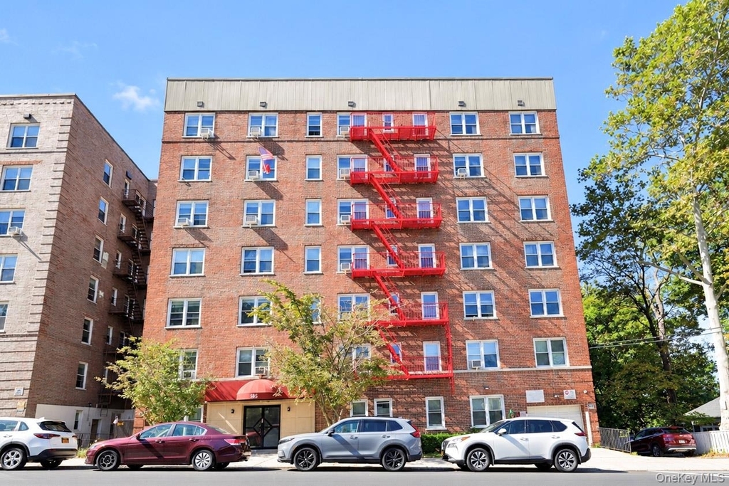 585 Mclean Avenue - Photo 13
