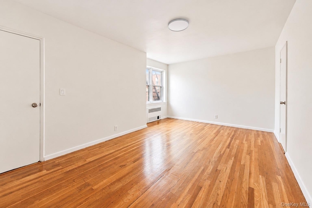585 Mclean Avenue - Photo 8