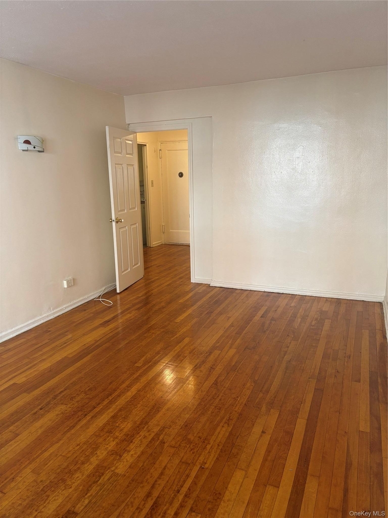 33-25 81 Street - Photo 7