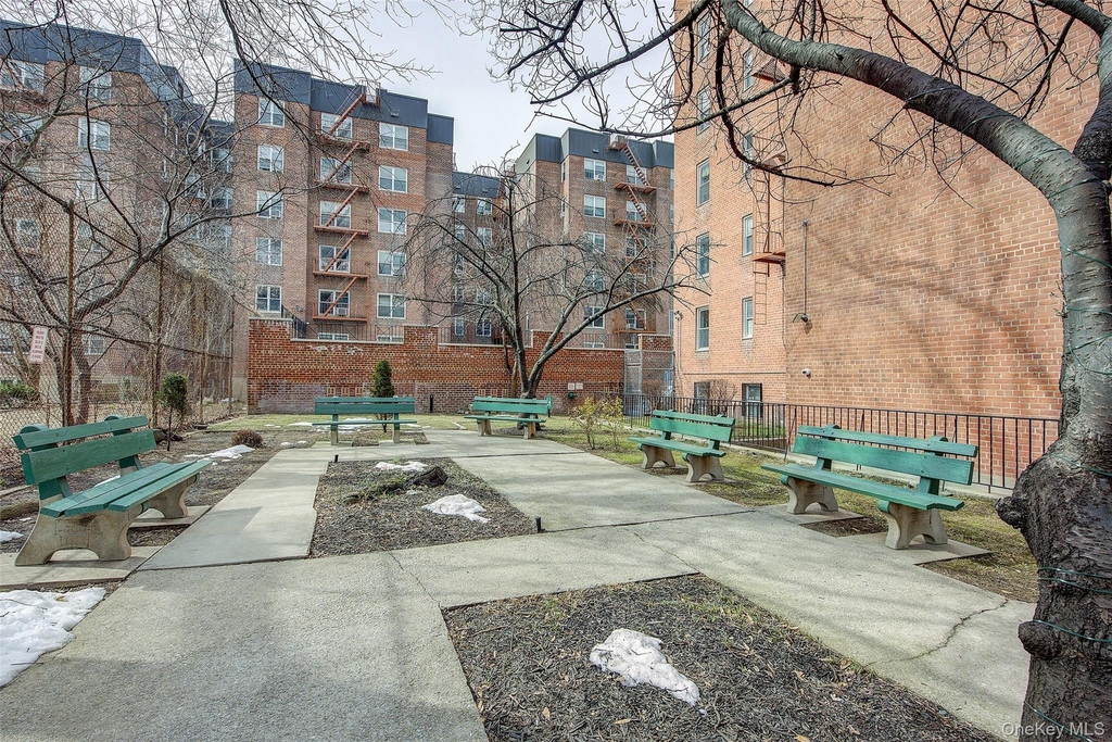 33-25 81 Street - Photo 14