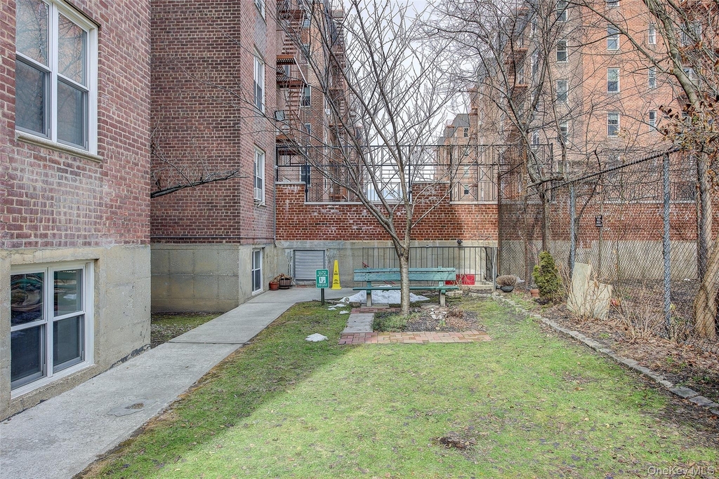 33-25 81 Street - Photo 15