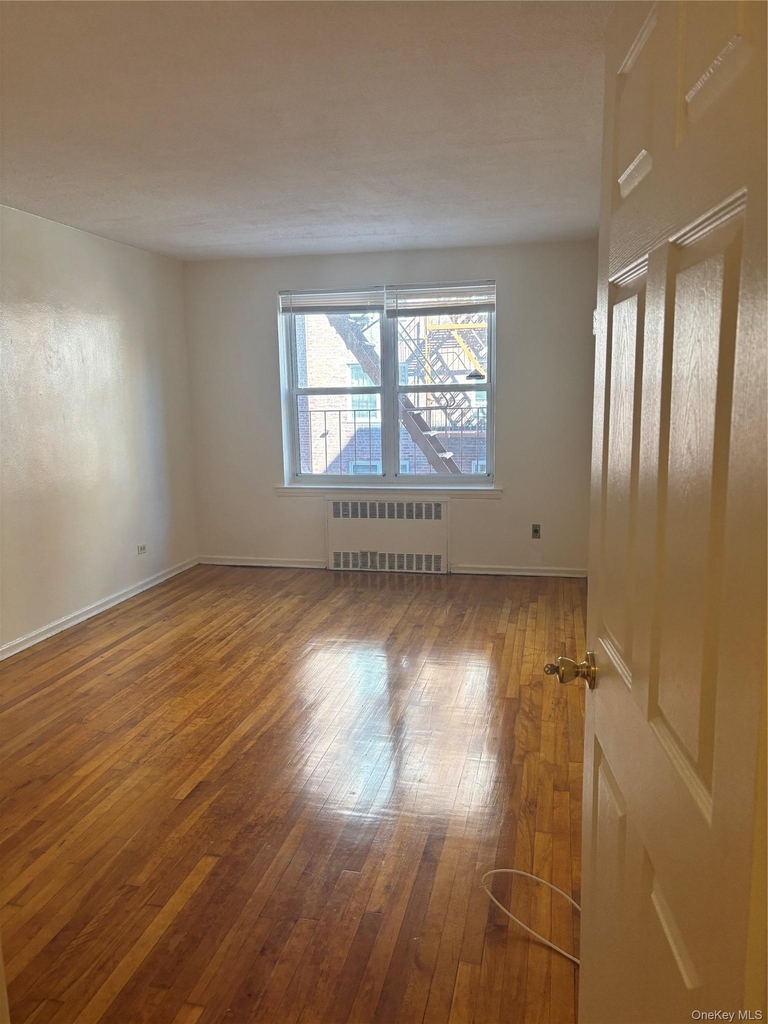 33-25 81 Street - Photo 9