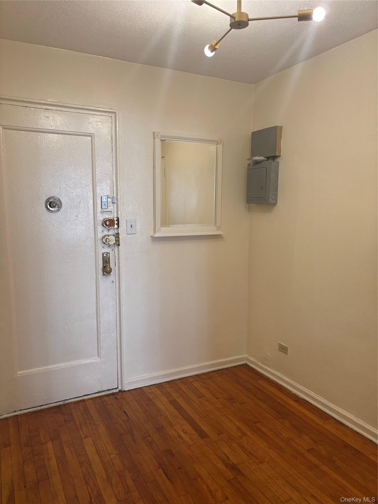 33-25 81 Street - Photo 2