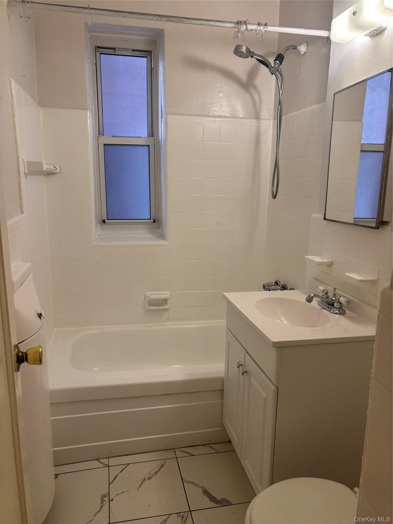 33-25 81 Street - Photo 13