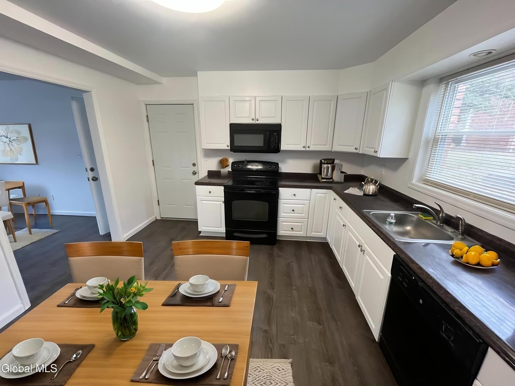 11-21 Ashdown Road - Photo 5