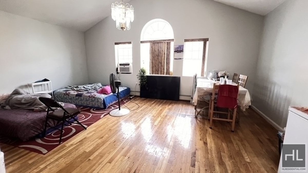 2810 Beverley Road - Photo 1