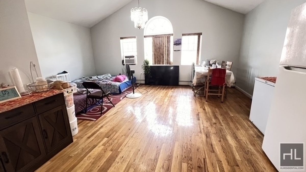 2810 Beverley Road - Photo 0