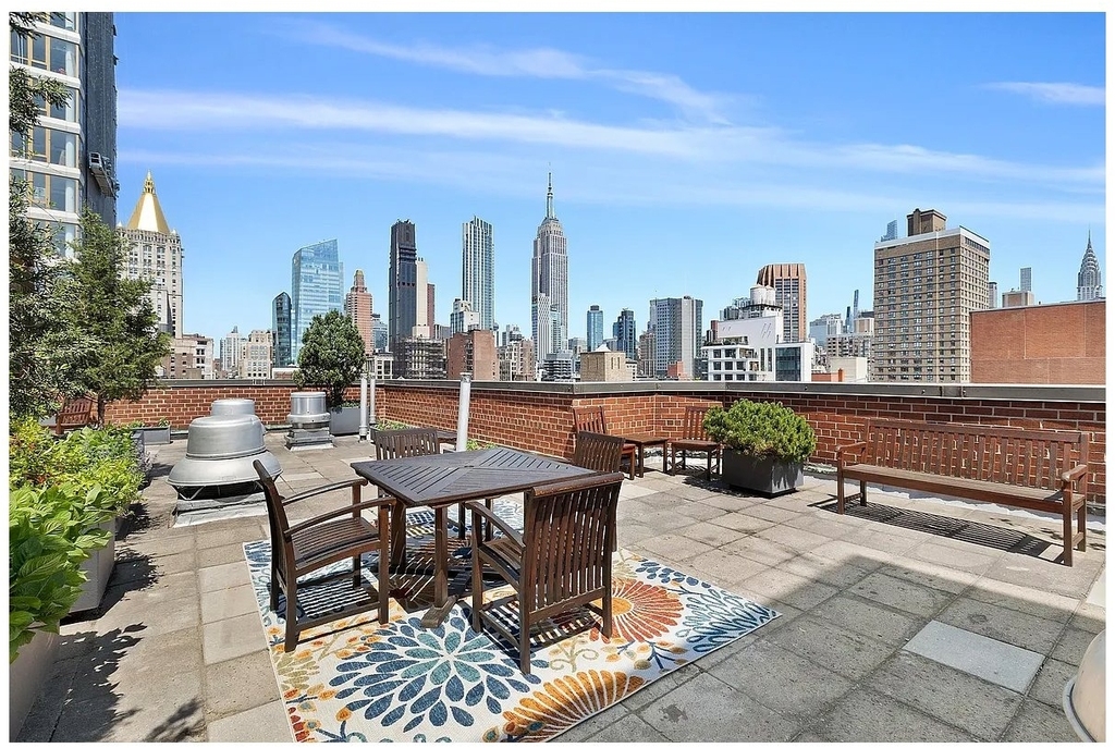 200 E 27th Street - Photo 8