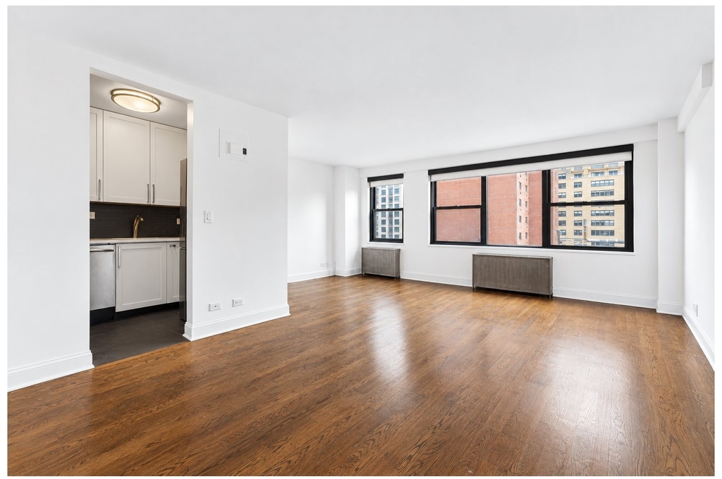 200 E 27th Street - Photo 0
