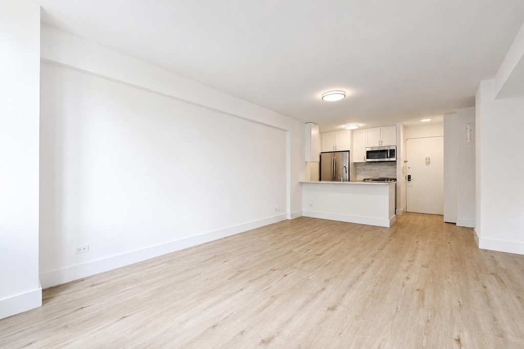 1735 York Avenue - Photo 2