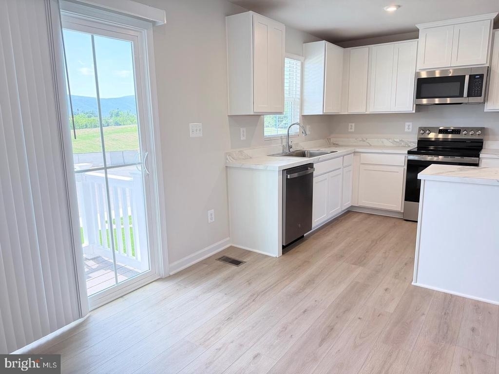 785 Hisey Avenue - Photo 2