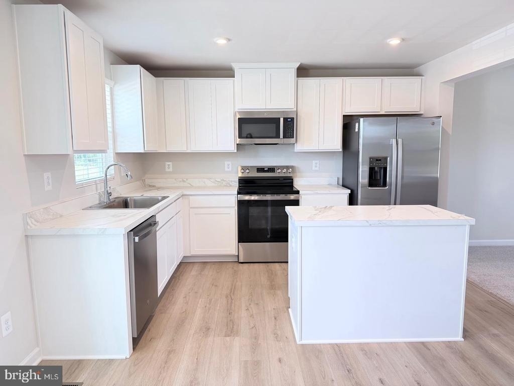 785 Hisey Avenue - Photo 1