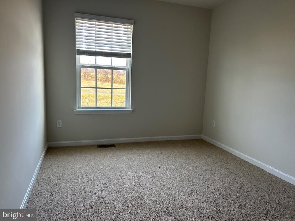 131 Rae Court - Photo 4