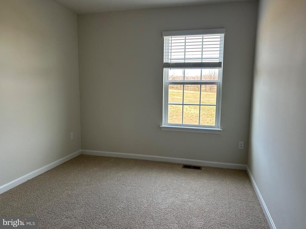 131 Rae Court - Photo 2