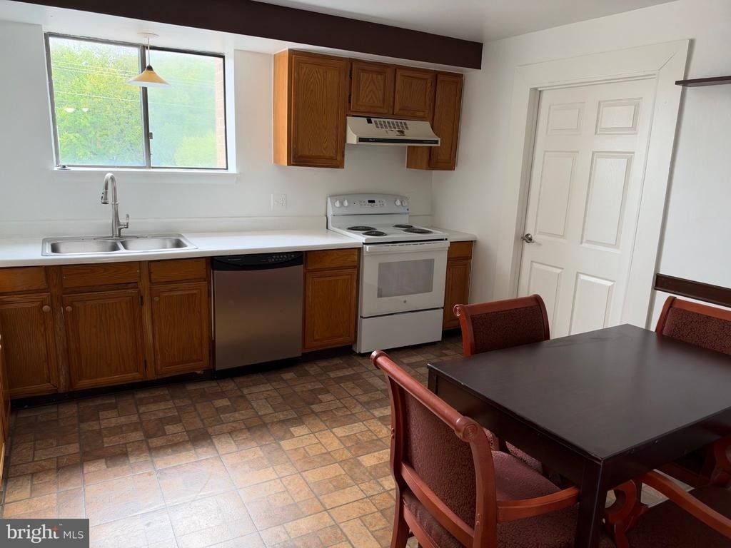 8640 Mathis Avenue - Photo 2