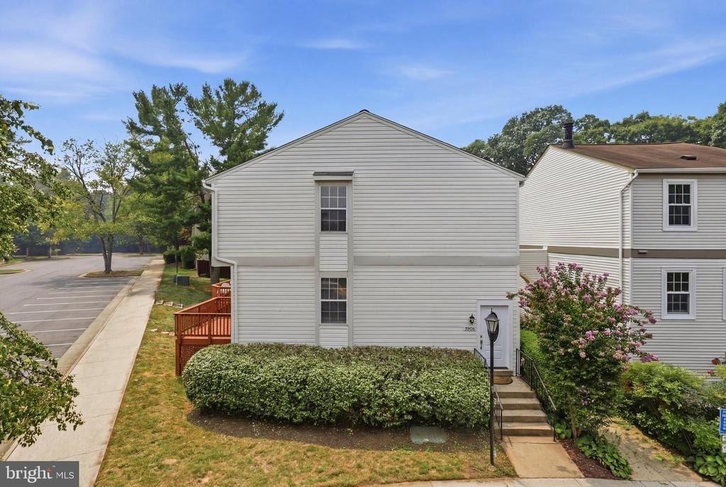 5906 Bridgetown Court - Photo 0