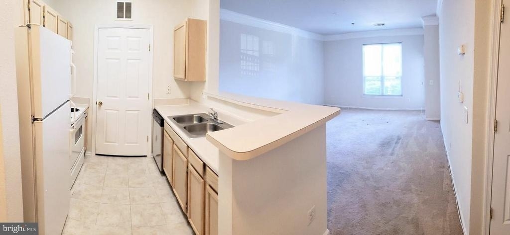 1521 Spring Gate Drive - Photo 4