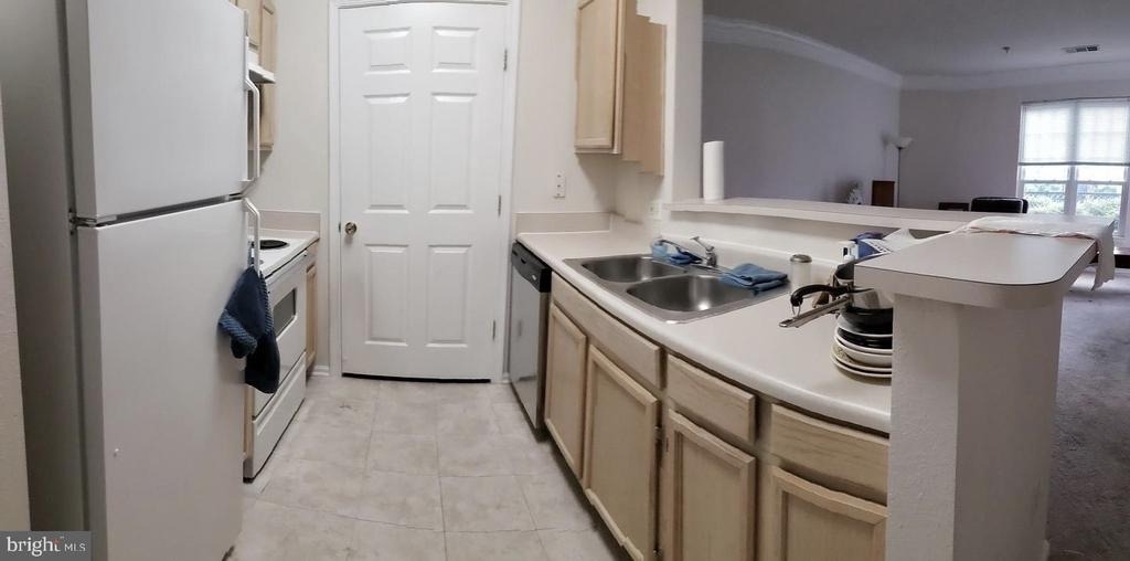 1521 Spring Gate Drive - Photo 6