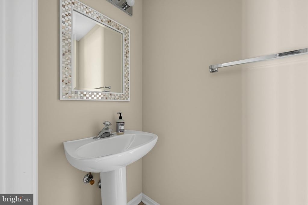 7427 Salford Court - Photo 5