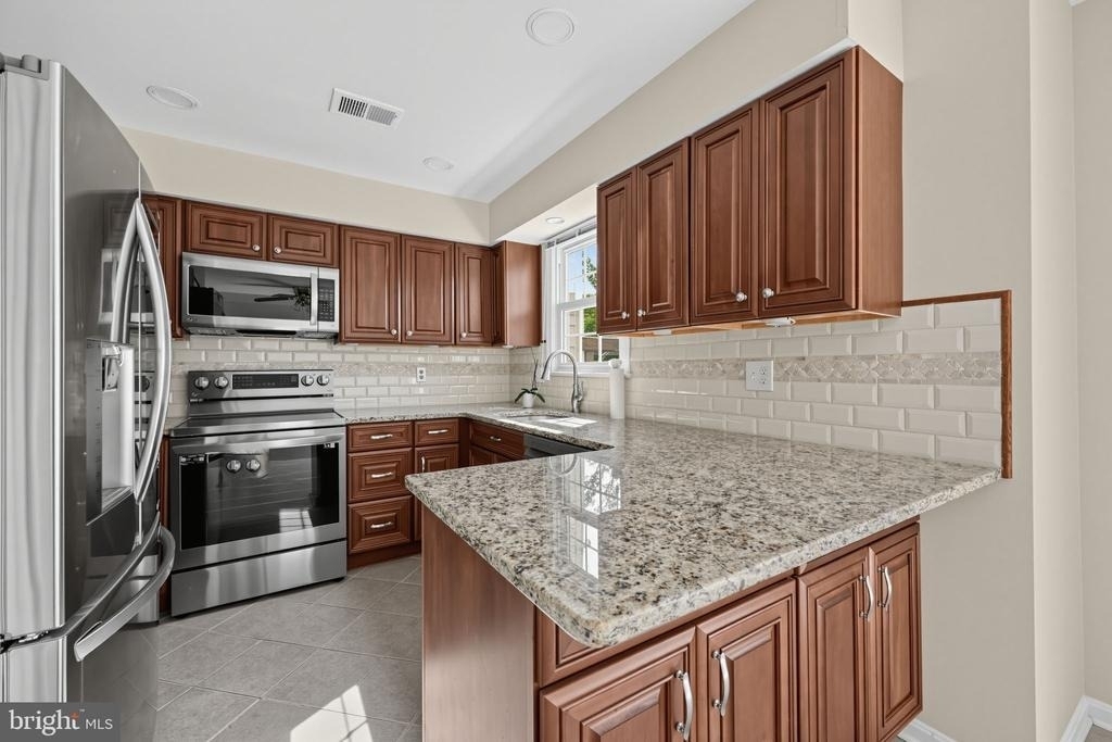 7427 Salford Court - Photo 15