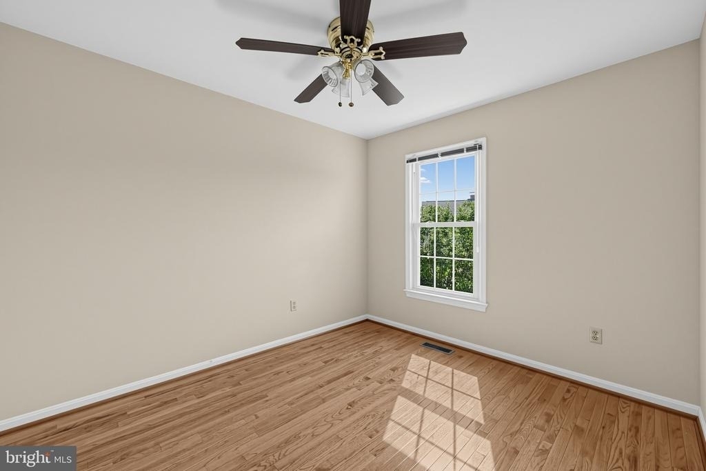 7427 Salford Court - Photo 11