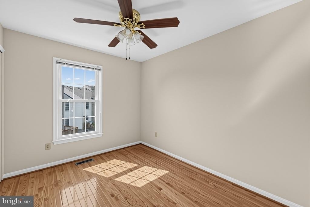 7427 Salford Court - Photo 12