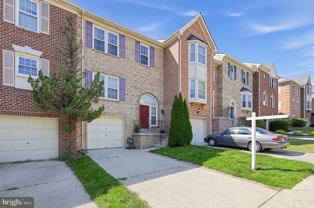 7427 Salford Court - Photo 0