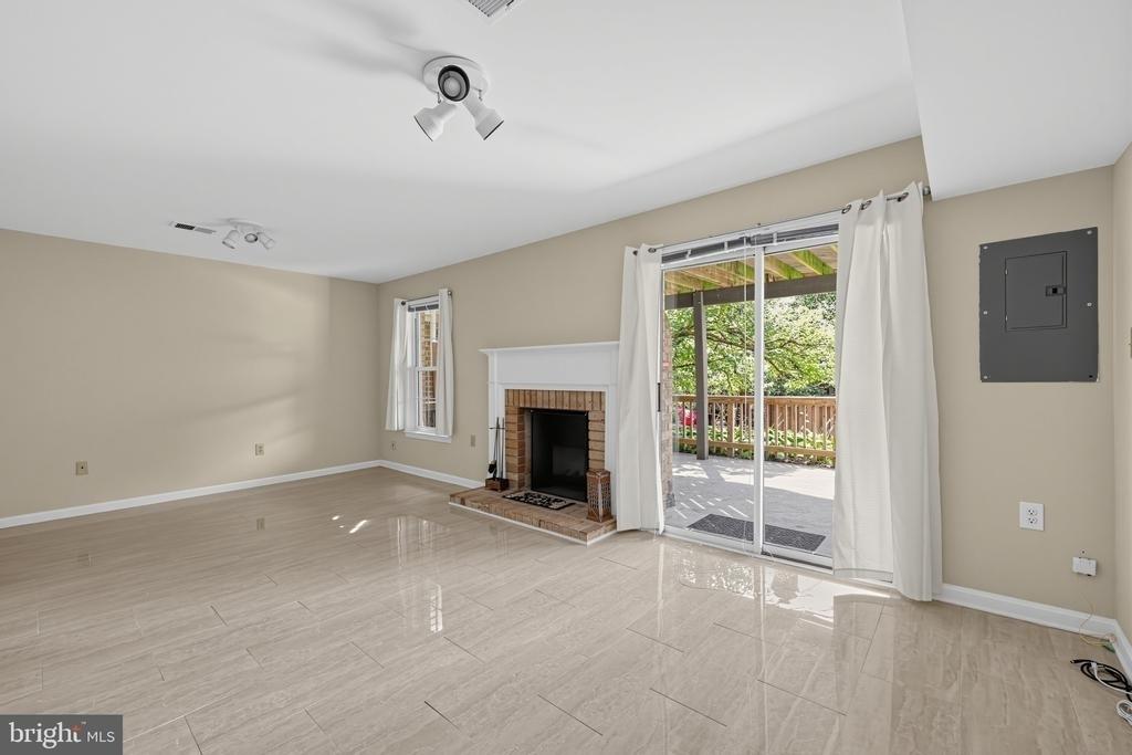 7427 Salford Court - Photo 2