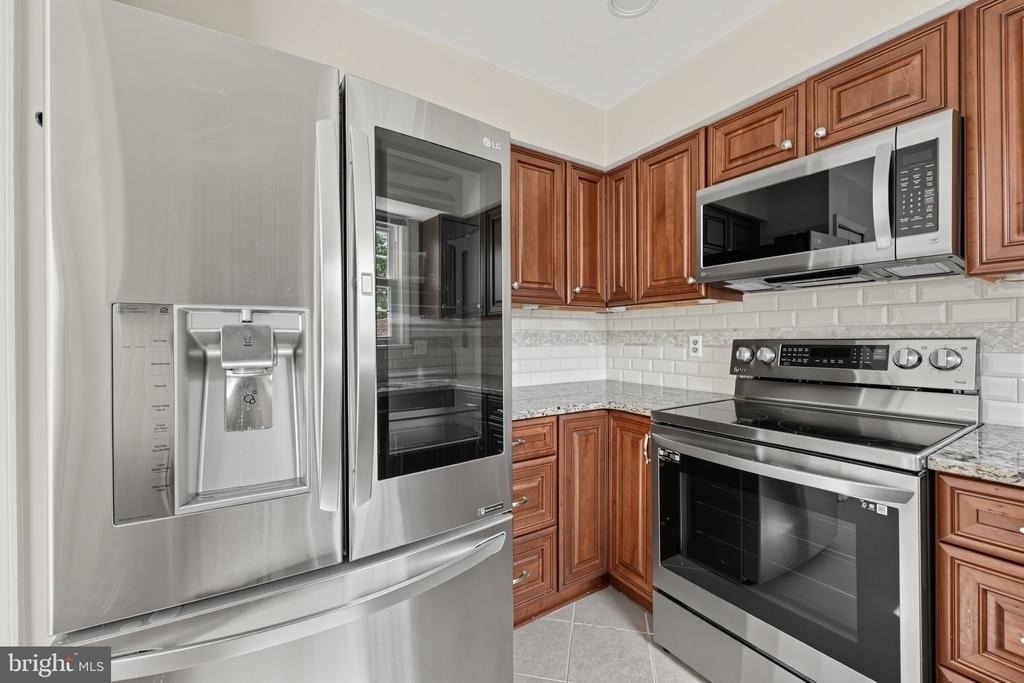 7427 Salford Court - Photo 18