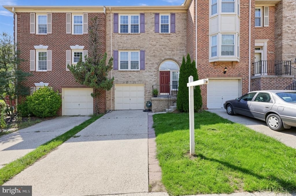 7427 Salford Court - Photo 1