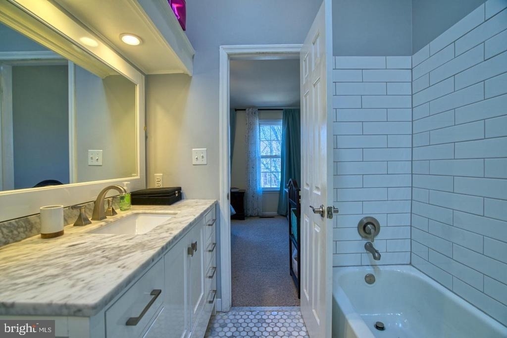 6137 Summer Park Lane - Photo 9