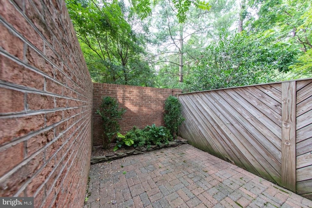 101 Gresham Place - Photo 43