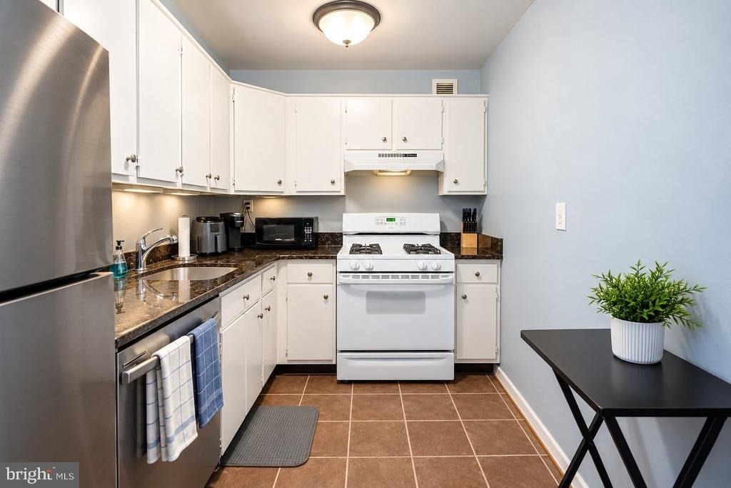 801 N Pitt Street - Photo 12