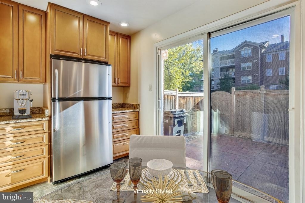 501 Colecroft Court - Photo 8