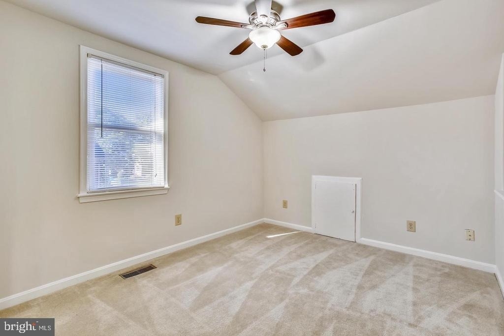501 Colecroft Court - Photo 10