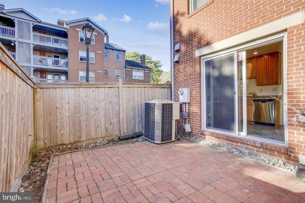 501 Colecroft Court - Photo 9