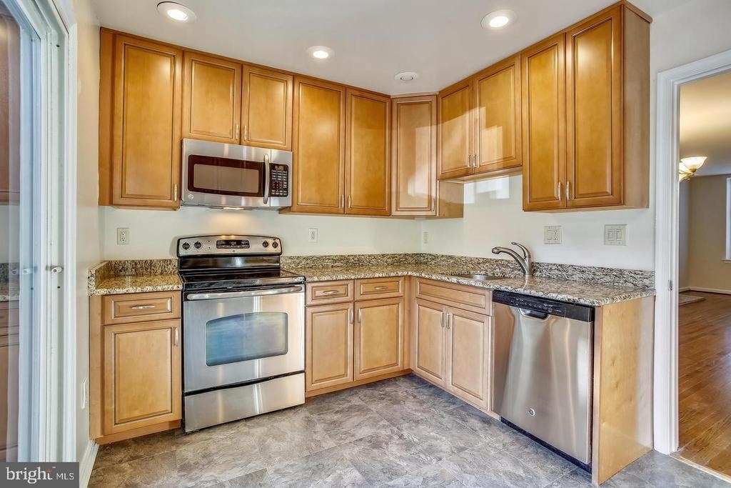 501 Colecroft Court - Photo 6