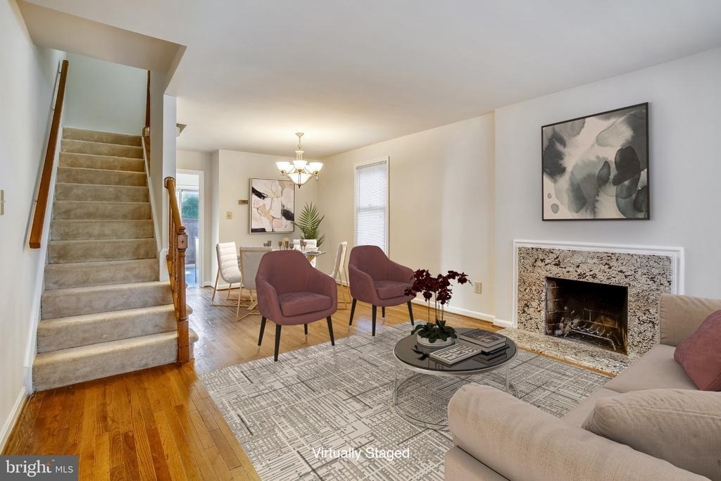 501 Colecroft Court - Photo 2