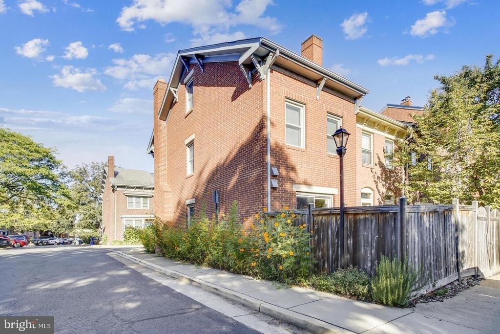 501 Colecroft Court - Photo 25
